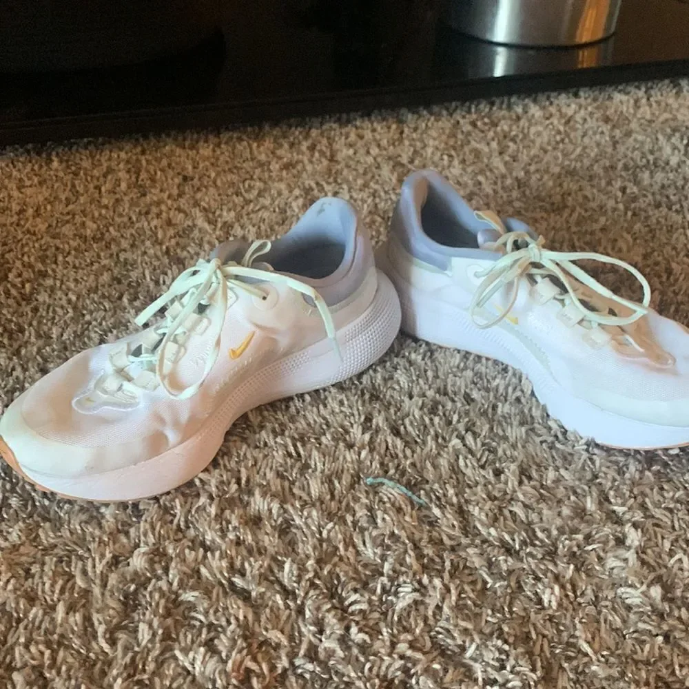 (WMNS) Nike React Escape RN 'White Glacier Grey' CV3817-104 size 6.5.